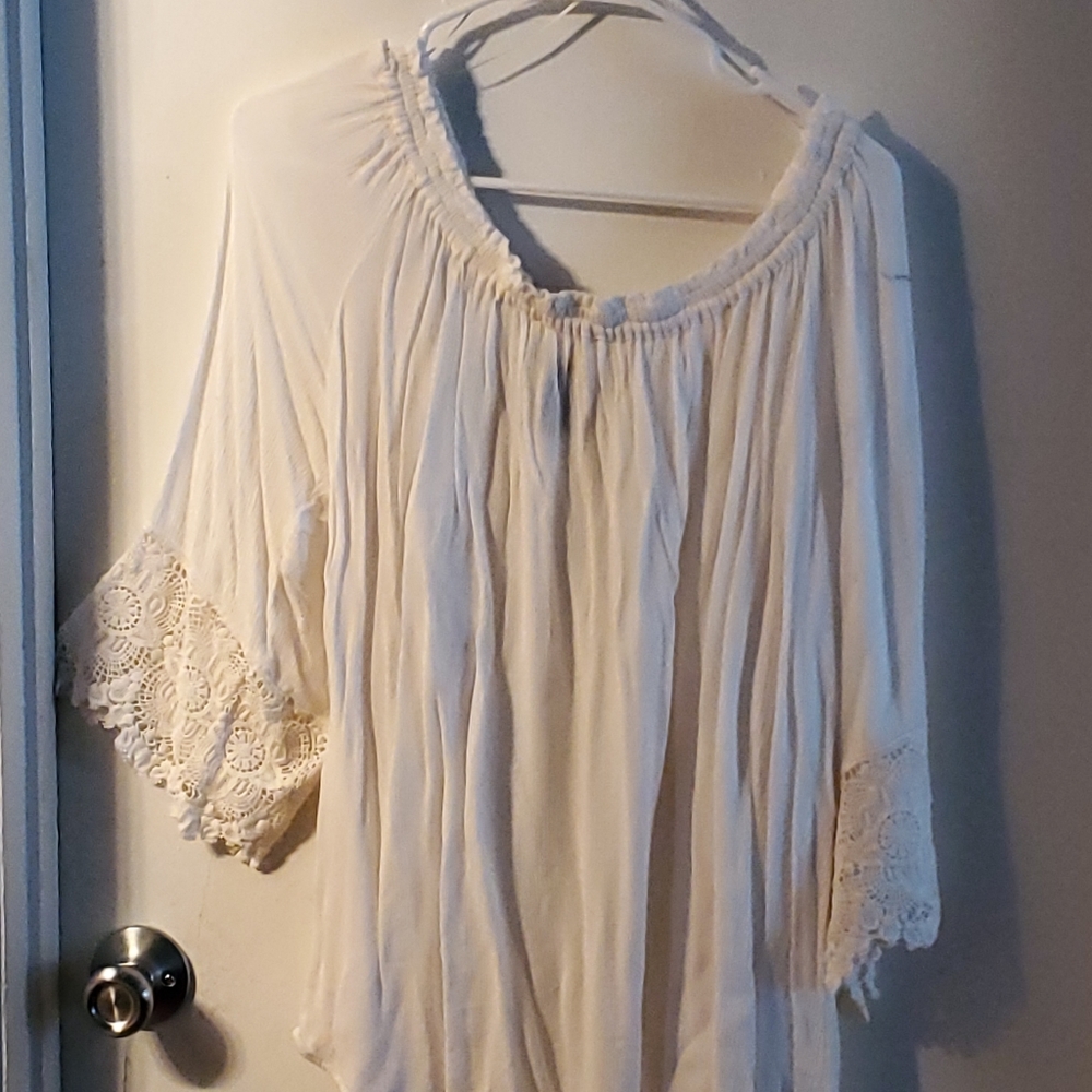 Bohemian shirt with lace sleeves